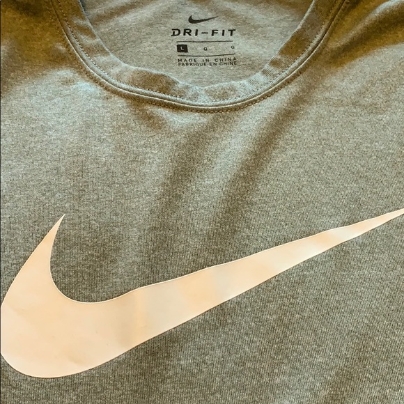 ♻️Boys Athletic Nike Tee - Picture 2 of 3